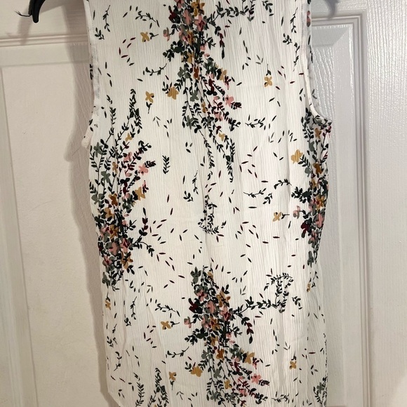 Market & Spruce Floral Sleeveless Blouse - White and Multicolor - Picture 5 of 6